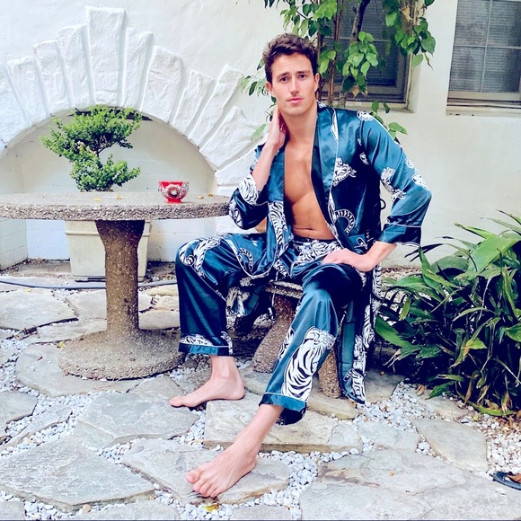 Men’s Blue Teal Tiger Robe Set (only have set with SHORTS now in stock) - Picture 5 of 11